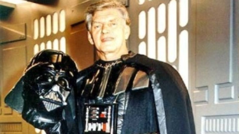 David Prowse interpretou o vilão Darth Vader na primeira trilogia de 'Star Wars' - Divulgação