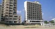 Hotéis abandonados em Varosha, no Chipre - Wikimedia Commons
