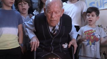 Registro do idoso em seu aniversário de 112 anos - Divulgação / YouTube / Leonoticias Diariodigital
