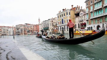 Imagem de uma gôndola na cidade de Veneza - Getty Images