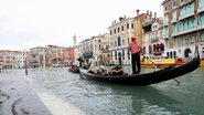 Imagem de uma gôndola na cidade de Veneza - Getty Images