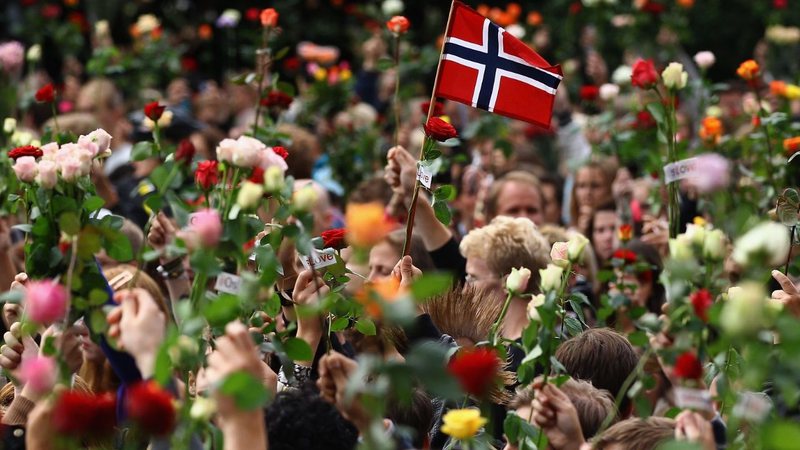 Vigília, após atentados na Noruega