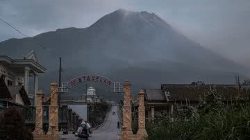 Vilarejo na Indonésia coberto de cinzas do vulcão Merapi - Getty Images