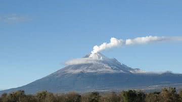 Vulcão Popocatépetl, no México - Carlos Valenzuela via Wikimedia Commons