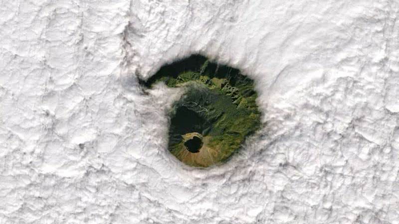 Monte Vesúvio registrado pelo Operational Land Imager