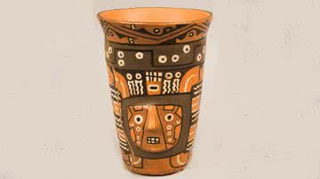 Um vaso de cerâmica com pigmentos e técnicas de decoração de influência Wari - Field Museum anthropology collections