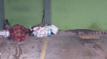 O jacaré chegou bem perto de um homem que dormia no local - Divulgação/Johnson Pereira