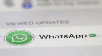 Imagem ilustrativa de emblema do WhatsApp em celular - Getty Images