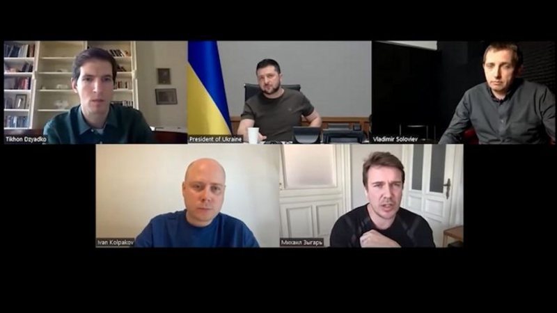 Entrevista do presidente ucraniano Volodymyr Zelensky com jornalistas russos