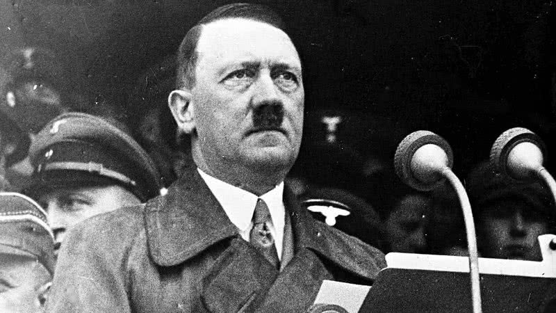 Adolf Hitler em aparição pública - Domínio Público