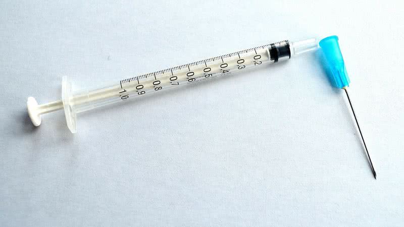 Imagem ilustrativa de uma seringa de vacinação - Pixabay