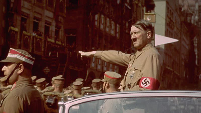 Adolf Hitler saudando militares e simpatizantes nazistas - Getty Images
