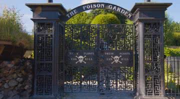 O portão de entrada do jardim venenoso de Alnwick - Divulgação/ YouTube/ Great Big Story