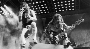 A banda Iron Maiden se apresentando no Rock In Rio em 1985 - Getty Images