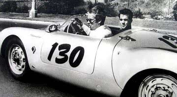 James Dean e Rolf Wütherich no Porsche do acidente - Divulgação