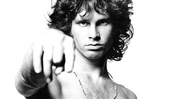 Jim Morrison durante ensaio fotográfico - Divulgação/Youtube