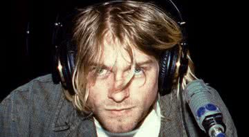 Fotografia pessoal de Kurt Cobain em sua residência - Wikimedia Commons