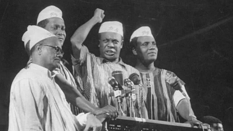 Nkrumah e partidários em discurso - Getty Images