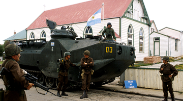 A Guerra das Malvinas em Port Stanley. Em abril de 1982 - Getty Images