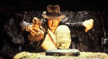 O fictício Indiana Jones levando embora uma peça de uma ruína arqueológica. Na vida real, é crime. - Reprodução