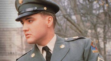 Elvis Presley, com o uniforme do exército - Wikimedia Commons