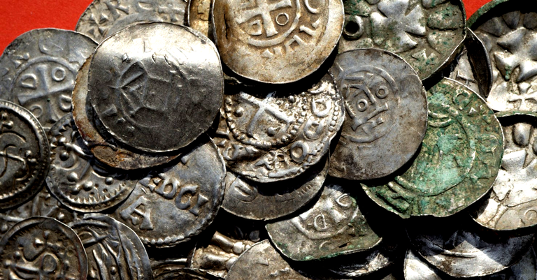 Várias das moedas encontradas - Picture Alliance / DPA / S. Sauer