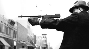 A Tommy Gun ganhou fama nas mãos de gângsteres como Al Capone e John Dillinger - Reprodução