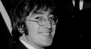 Lennon em seu carro em 1967 - Getty Images