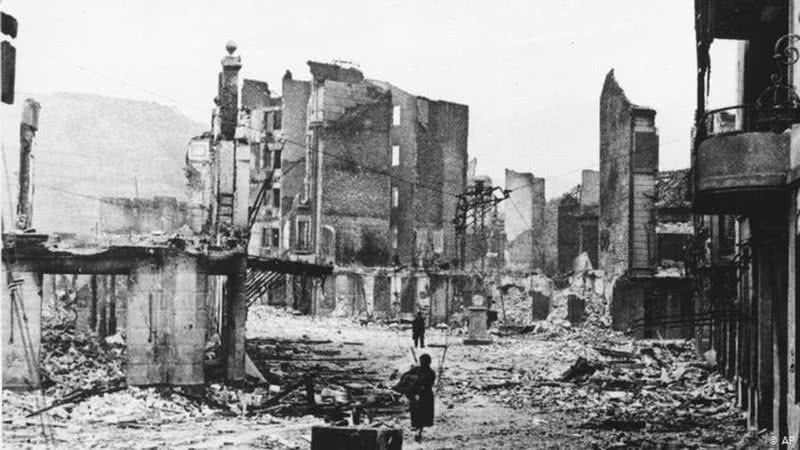 Total destruição em Guernica - Wikimedia Commons