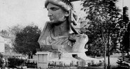 A cabeça da estátua é exibida na Exposição Mundial de Paris - Albert Fernique/ New York Public Library