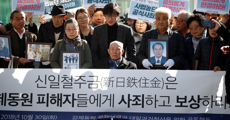 Lee Choon-shik, no centro, é o único ex-operário sobrevivente - Kim Hong-Ji