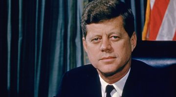 John Kennedy em sua mesa presidencial - Getty Images