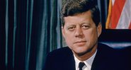 John Kennedy em sua mesa presidencial - Getty Images