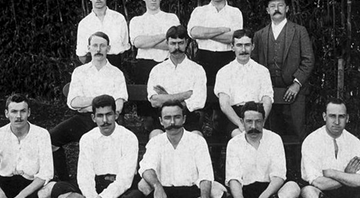 O time do SPA em 1905, com Charles Miller no meio - Wikimedia Commons