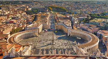 Praça de São Pedro, limite sudeste do enclave do Vaticano - Getty Images