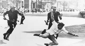 Repressão militar durante movimento estudantil, em 1968 - Crédito: Wikimedia Commons