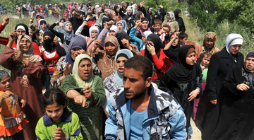 Refugiados Sírios protestam na fronteira da Tunísia com a Turquia, em 2011 - Reprodução