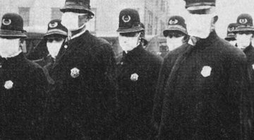 Policiais americanos com máscara - Getty Images
