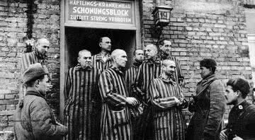 Suposta imagem da libertação do campo de concentração em Auschwitz - Domínio Público