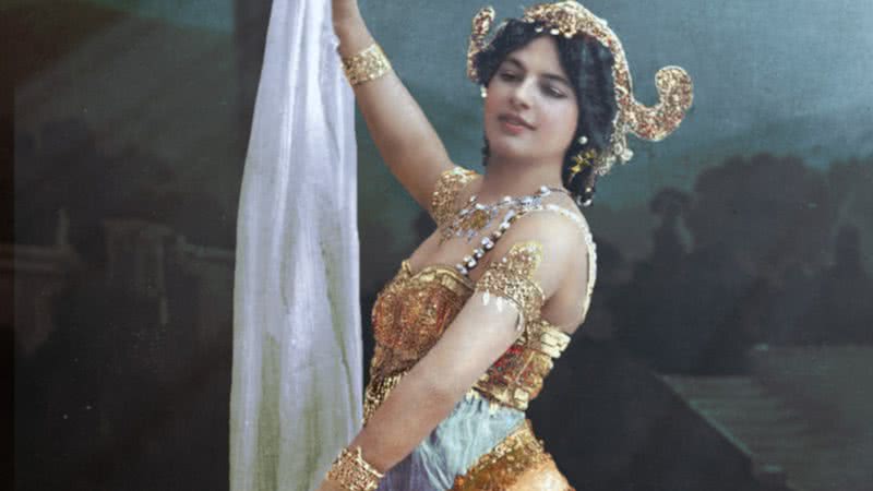 Mata Hari em uma foto colorizada artificialmente