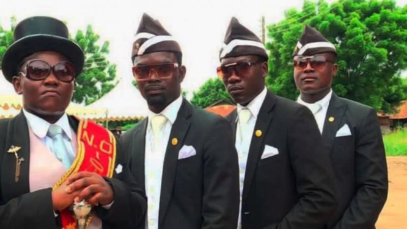Homens da funerária de Gana - Divulgação