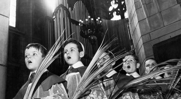 Garotos cantando no coro da Igreja de Nova York em 1937 - Getty Images