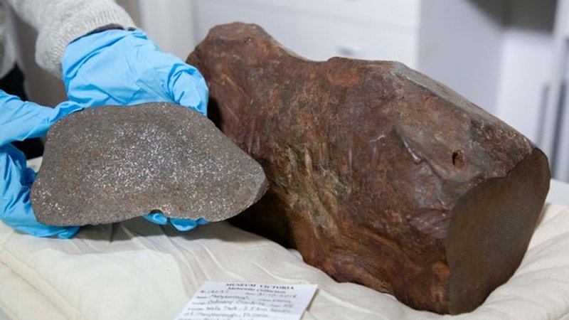 O meteorito de aproximadamente 4,6 bilhões de anos - Museu de Melbourne