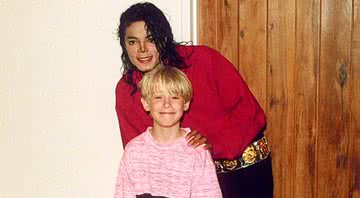 Macauley Culkin ao lado de Michael Jackson em foto pessoal - Divulgação