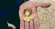Imagem meramente ilustrativa de moedas de ouro do século 9 - Divulgação/Israel Antiquities Authority