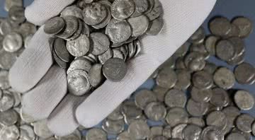 Algumas das centenas de moedas de prata encontradas - Museu de Hrubieszów
