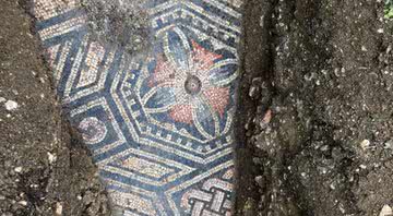 O mosaico encontrado - SPA Societá Archeologica
