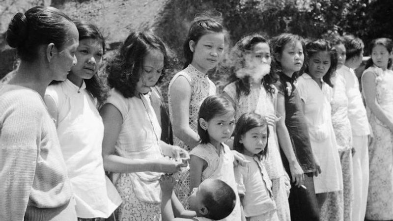 Garotas tiradas à força de suas casas em Penang, na Malásia, para trabalhar como "mulheres de conforto" para o Exército japonês - Wikimedia Commons