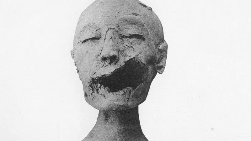 Múmia da Jovem Dama apresenta ferimentos - Wikimedia Commons