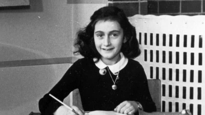 Anne Frank na escola, por volta de 1940 - Wikimedia Commons